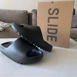 Adidas Yeezy Slide Onyx HQ6448 Sizes 4, 5 OR 9 -  BRAND NEW Kanye West Deadstock